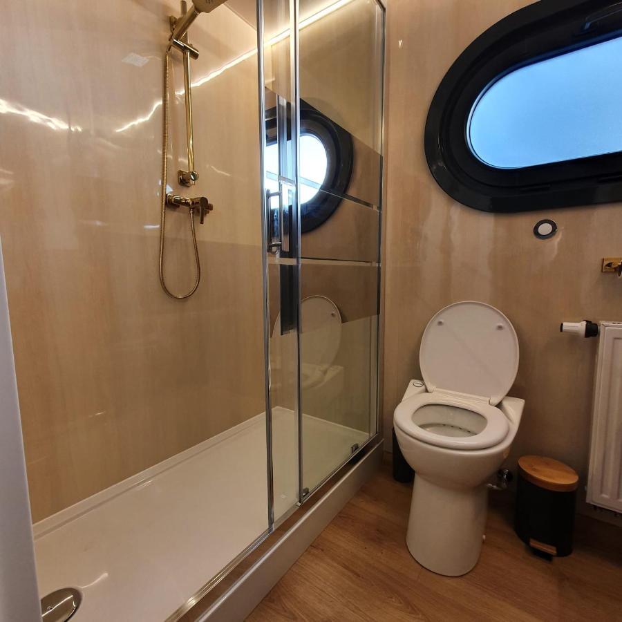 Modern, Brand New Houseboat Near Amsterdam Hotel Monnickendam Exterior foto